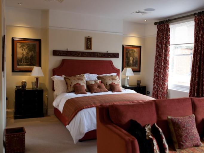 กิลบีส์ บาร์ แอนด์ เรสเตอรองท์ Bed & Breakfast วินด์เซอร์ ภายนอก รูปภาพ